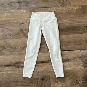 Cream Alo 7/8 leggings
